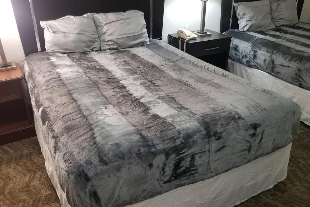 2 Queen Beds 124 *